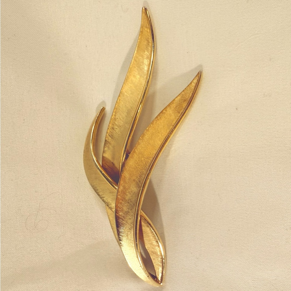 Vintage Crown Trifari Sea Grass Brooch gold toned 1960s